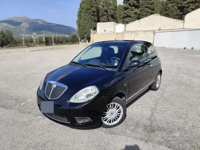 Begagnad Lancia Ypsilon 75 HK (55 kW) 2007 Svart Halvkombi
