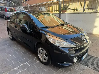 Usata Peugeot 207 74 CV (54 kW) 2009 Nero Utilitaria