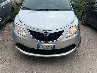 Usata Lancia Ypsilon Silver 69 CV (50 kW) 2017 Grigio Utilitaria