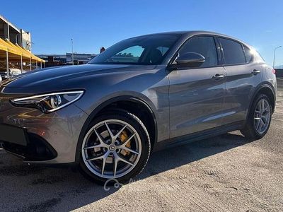 Second-hand Alfa Romeo Stelvio Executive 210 CP (154 kW) 2017 Gri SUV