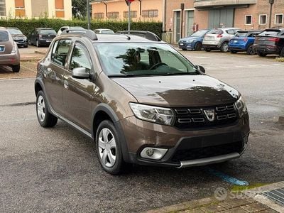 Usata Dacia Sandero Stepway 90 CV (66 kW) 2017 Marrone Utilitaria