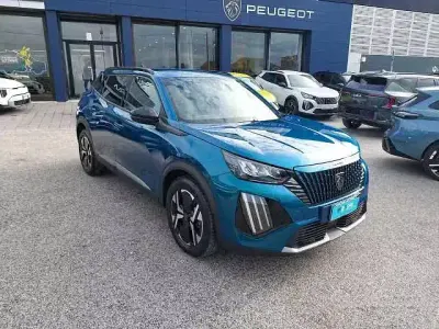 Gebraucht Peugeot 2008 Allure 100 PS (73 kW) 2025 SUV