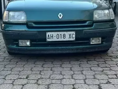 Usata Renault Clio 54 CV (39 kW) 1995 Verde Utilitaria
