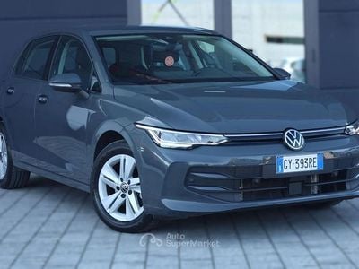 Usata VW Golf VIII Life 116 CV (85 kW) 2025 Grigio Berlina