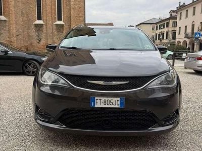 Usata Chrysler Pacifica Limited 287 CV (211 kW) 2019 Argento Monovolume
