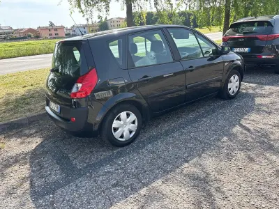 Usata Renault Scénic II 106 CV (77 kW) 2008 Nero Monovolume