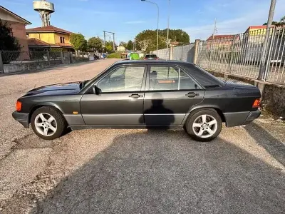 Usata Mercedes 190 75 CV (55 kW) 1992 Grigio Berlina