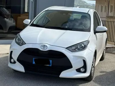 Usata Toyota Yaris Trend 72 CV (52 kW) 2022 Bianco Utilitaria