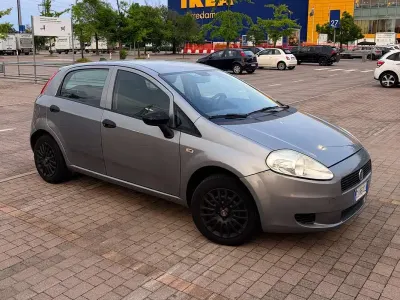 Usata Fiat Punto 69 CV (50 kW) 2011 Grigio Utilitaria