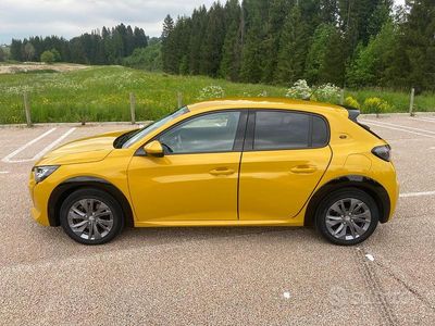 Usata Peugeot e-208 56 kW (77 CV) 2021 Giallo Utilitaria