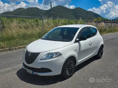 Usata Lancia Ypsilon Platinum 69 CV (50 kW) 2014 Bianco Utilitaria