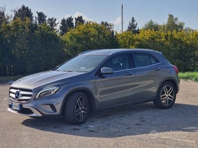 Usata Mercedes GLA180 109 CV (80 kW) 2015 Grigio SUV
