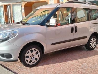 Occasion Fiat Doblò Lounge 95 ch (69 kW) 2018 Gris Monospace