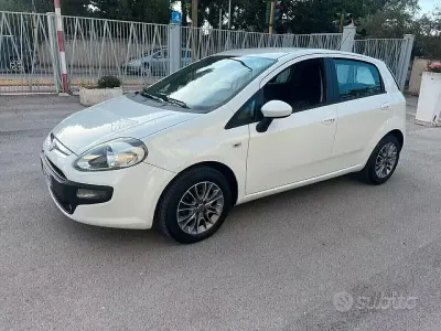 Usata Fiat Punto 75 CV (55 kW) 2011 Bianco Utilitaria