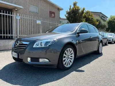 Usata Opel Insignia Cosmo 180 CV (132 kW) 2010 Grigio Station wagon