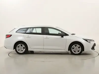 Usata Toyota Corolla Business Edition 122 CV (89 kW) 2022 Biancobianco Station wagon