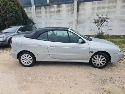 Usata Renault Mégane Cabriolet Dynamique 107 CV (78 kW) 2001 Grigio Cabrio