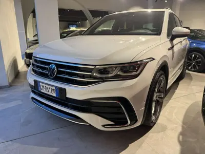 Usata VW Tiguan R-line 150 CV (110 kW) 2023 Bianco SUV