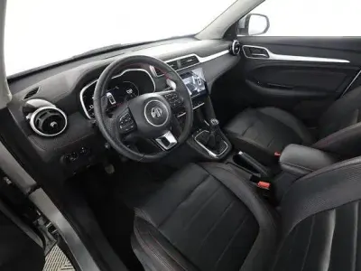 Usata MG ZS Luxury 106 CV (77 kW) 2025 Monument silver SUV