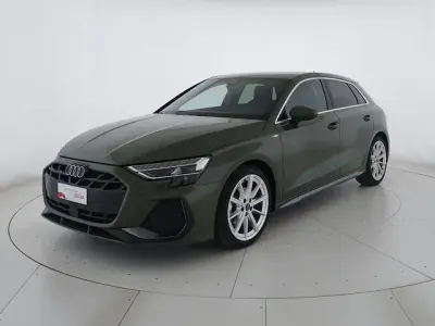 Usata Audi A3 S-Line 150 CV (110 kW) 2025 Verde distretto metallizzato Berlina