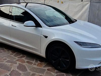 Usata Tesla Model 3 RWD 208 kW (283 CV) 2023 Bianco Berlina