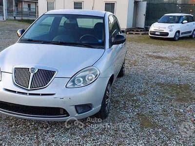 Usata Lancia Ypsilon 69 CV (50 kW) 2011 Grigio Utilitaria