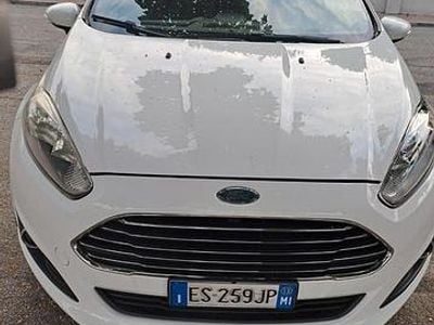 Usata Ford Fiesta 92 CV (67 kW) 2013 Bianco Utilitaria