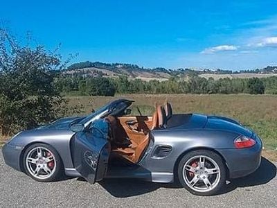 Begagnad Porsche Boxster 260 HK (191 kW) 2002 Grå Cab