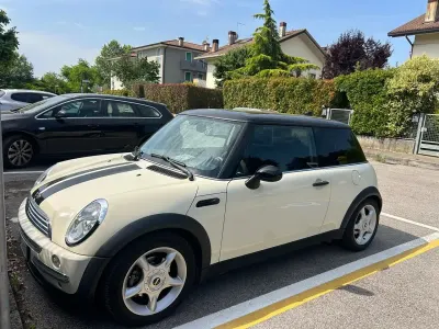 Usata Mini Cooper 116 CV (85 kW) 2003 Bianco Utilitaria