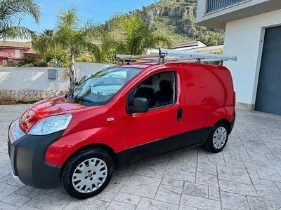 Begagnad Fiat Fiorino 95 HK (69 kW) 2016 Röd Minibuss