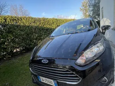 Usata Ford Fiesta Business Edition 75 CV (55 kW) 2014 Nero Utilitaria