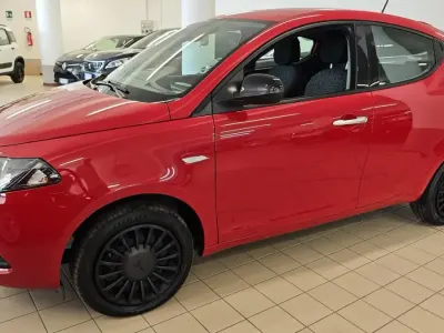 Usata Lancia Ypsilon Silver 69 CV (50 kW) 2023 Rosso Utilitaria