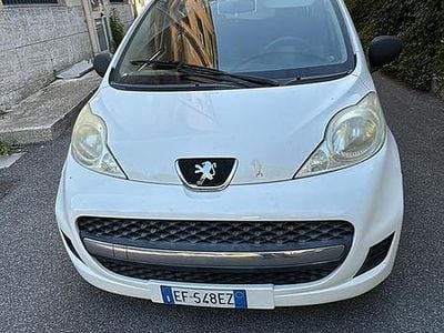 Usata Peugeot 107 73 CV (53 kW) 2011 Bianco Utilitaria