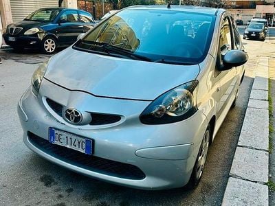 Usata Toyota Aygo 67 CV (49 kW) 2007 Grigio Utilitaria