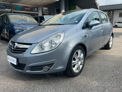 Usado Opel Corsa Cosmo 90 HP (66 kW) 2009 Cinzento Citadino