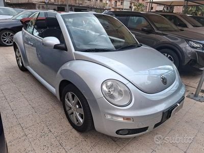 Usata VW New Beetle Cabriolet Highline 75 CV (55 kW) 2009 Grigio Cabrio