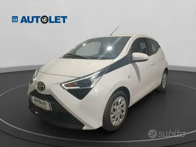 Usata Toyota Aygo X-play 72 CV (52 kW) 2020 Bianco Utilitaria