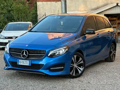 Usata Mercedes B180 Sport Edition 109 CV (80 kW) 2015 Blu Monovolume