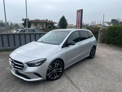 Usata Mercedes B200 150 CV (110 kW) 2019 Argento iridium Utilitaria