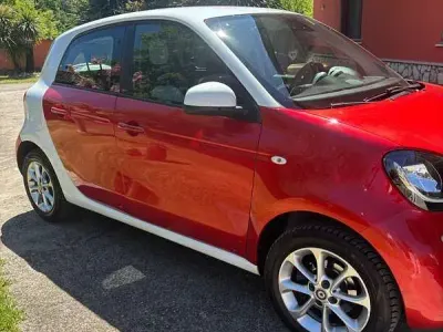 Begagnad Smart ForFour Passion 71 HK (52 kW) 2014 Röd Halvkombi