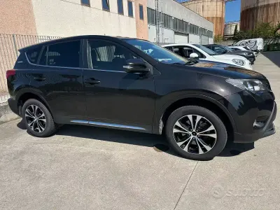 Usata Toyota RAV4 124 CV (91 kW) 2014 SUV
