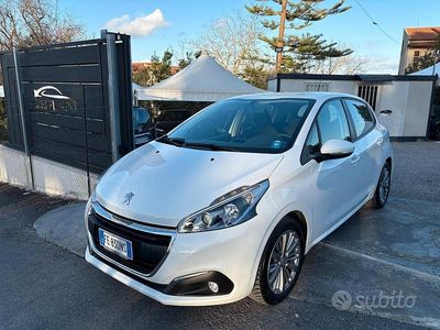 Usata Peugeot 208 Allure 82 CV (60 kW) 2016 Bianco Utilitaria
