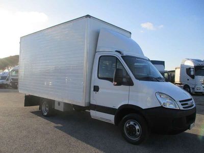 usata Iveco Daily 35 C 12 2.3 M-JET 120CV FURGONE LEGA 4.50 METRI