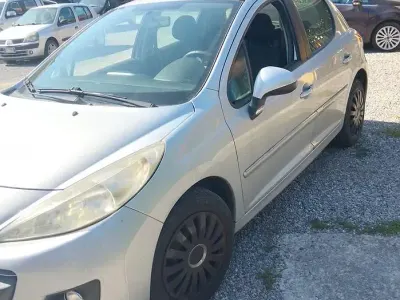 Usata Peugeot 207 73 CV (53 kW) 2011 Berlina