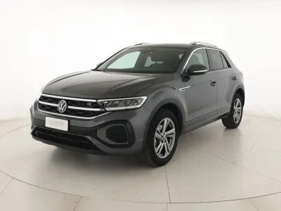 Usata VW T-Roc R-line 110 CV (80 kW) 2023 Indium grey metallizzato SUV