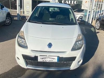 Usata Renault Clio II Luxe 101 CV (74 kW) 2010 Bianco Berlina