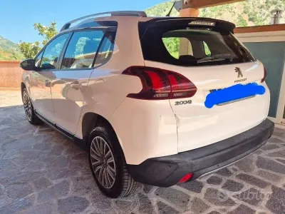Usata Peugeot 2008 99 CV (72 kW) 2017 Bianco SUV