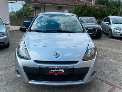 Usata Renault Clio II 85 CV (62 kW) 2010 Grigio Berlina