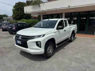 Usata Mitsubishi L200 Invite 150 CV (110 kW) 2020 Bianco Pick-up