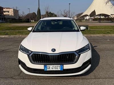 Usata Skoda Octavia Executive 150 CV (110 kW) 2022 Bianco Station wagon